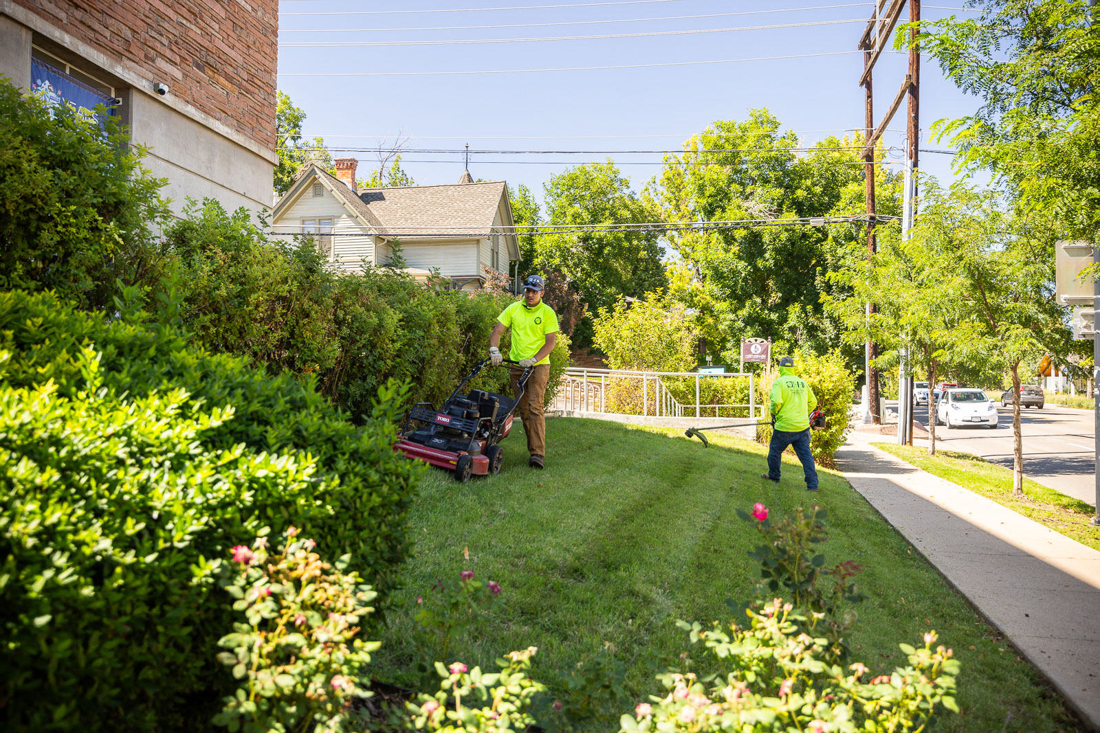 commercial property maintenance crew mowing lawn 